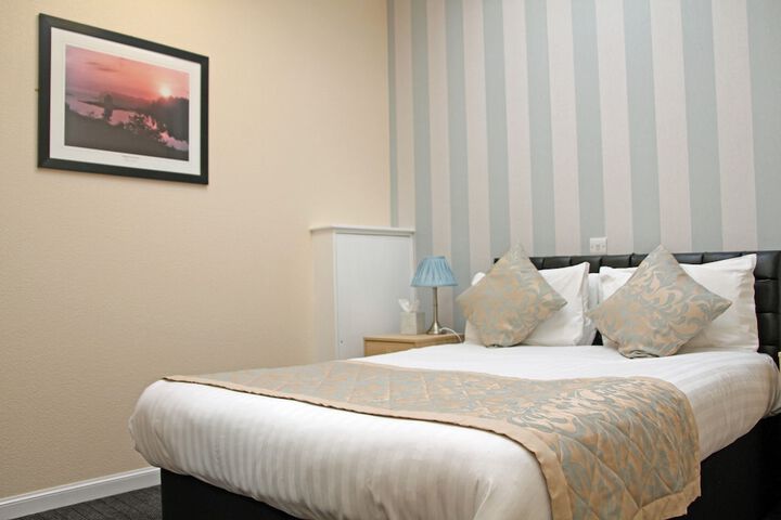 Room 16 of 42