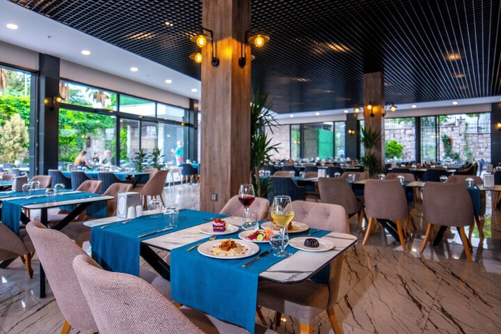 Dining 94 of 159