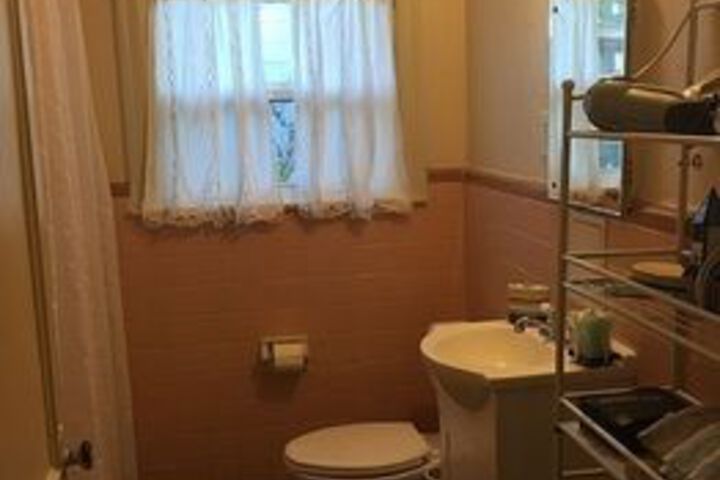 Room 4 of 61