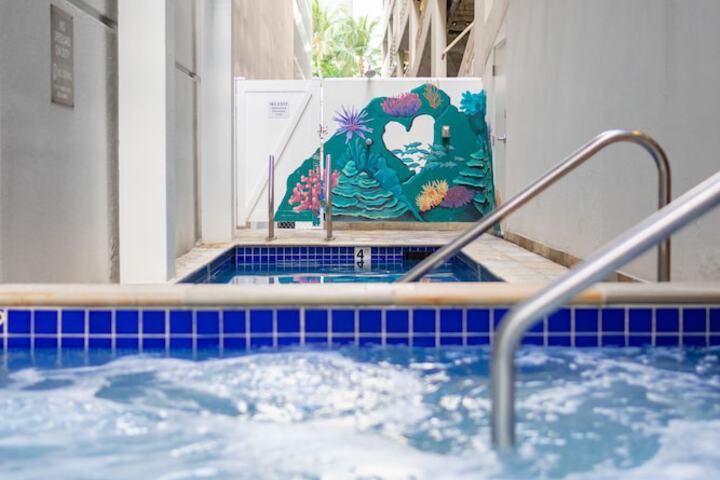 Outdoor spa tub