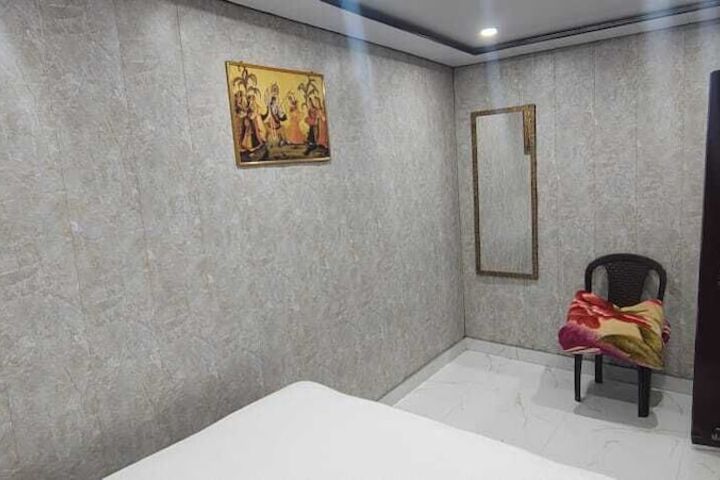 Room 21 of 35