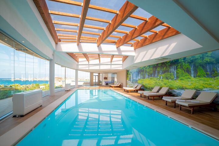 Hotel with Pool