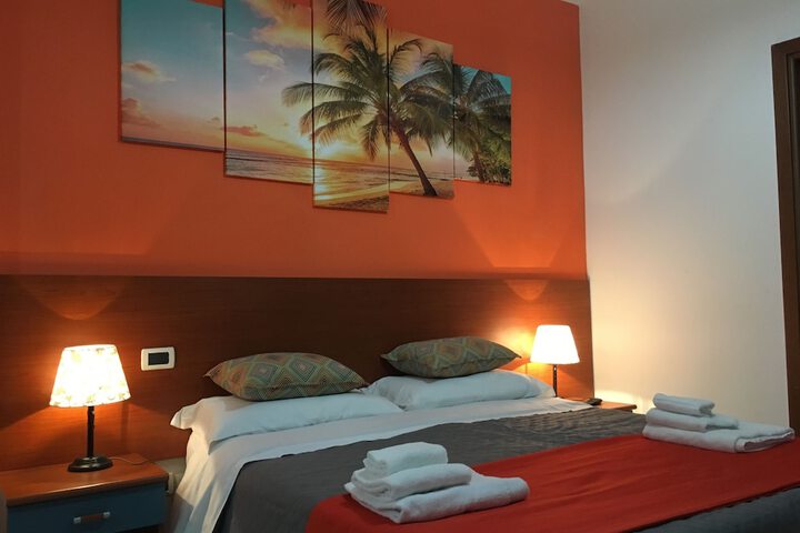 Room 6 of 120