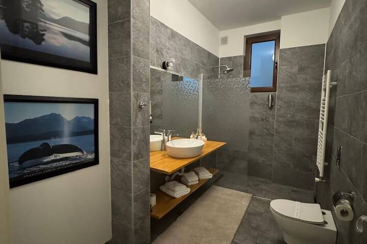 Room 32 of 48