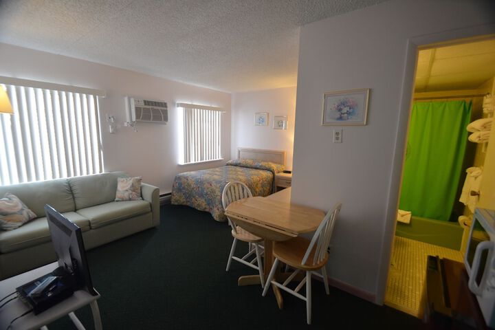 Room 4 of 34