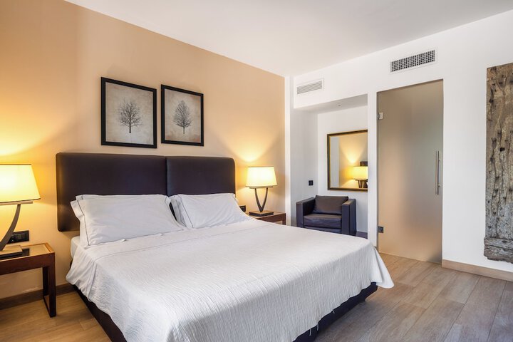 Room 17 of 106
