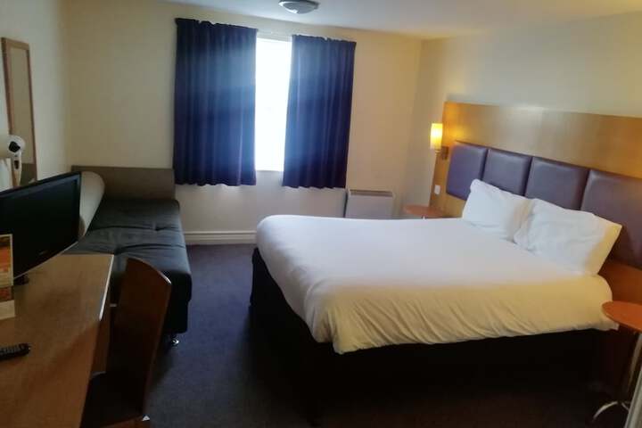 Room 11 of 35