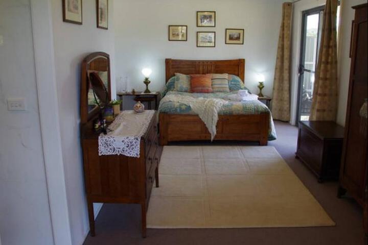 Room 2 of 6