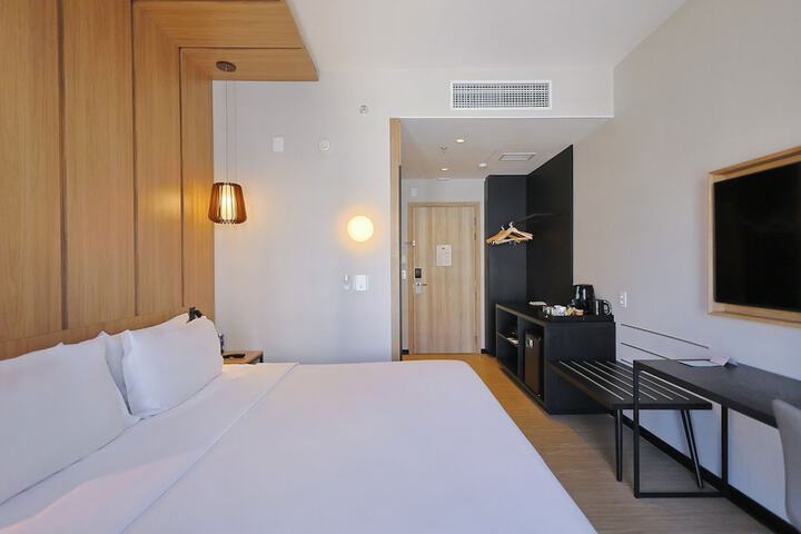 Room 26 of 93