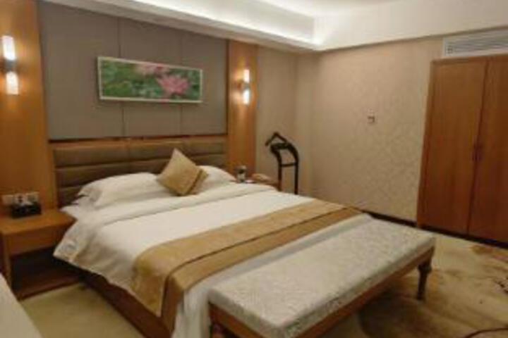 Room 9 of 10