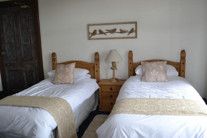 Room 4 of 6
