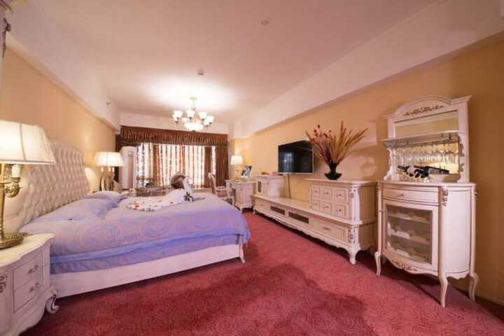 Room 12 of 32