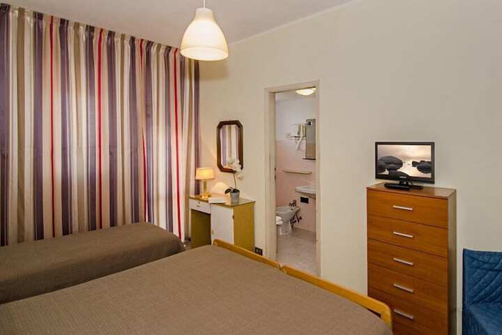 Room 9 of 30
