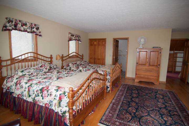 Room 2 of 87