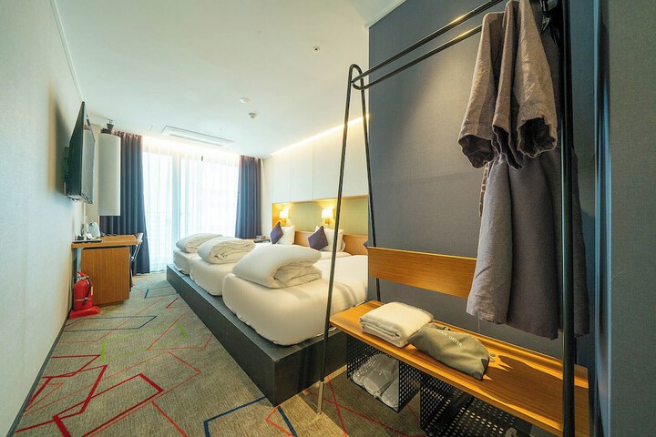 Room 8 of 31