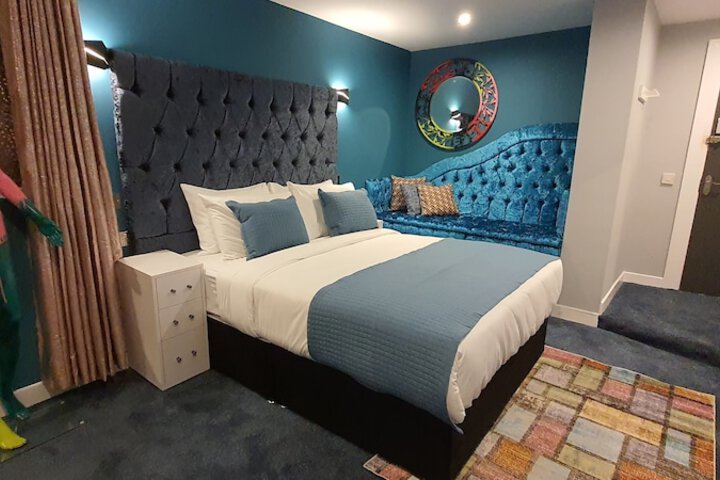 Room 18 of 43