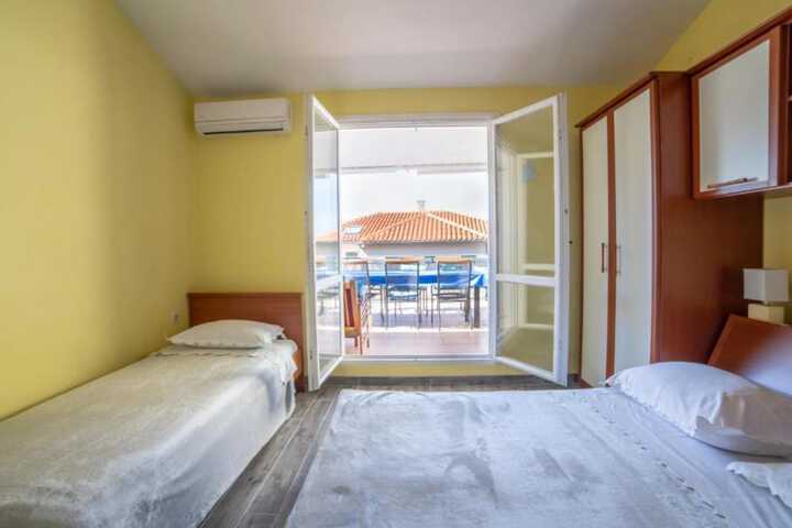 Room 8 of 44