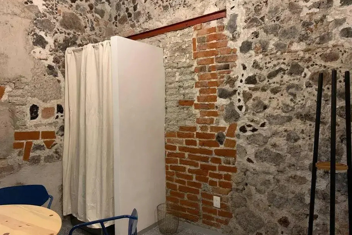 Room 3 of 8