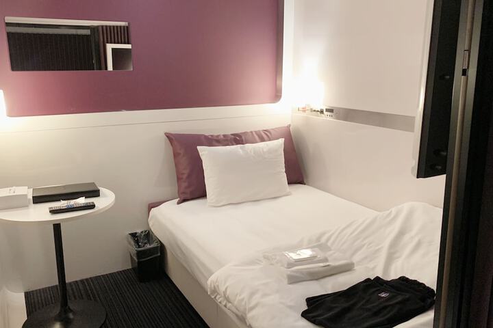 Room 11 of 37