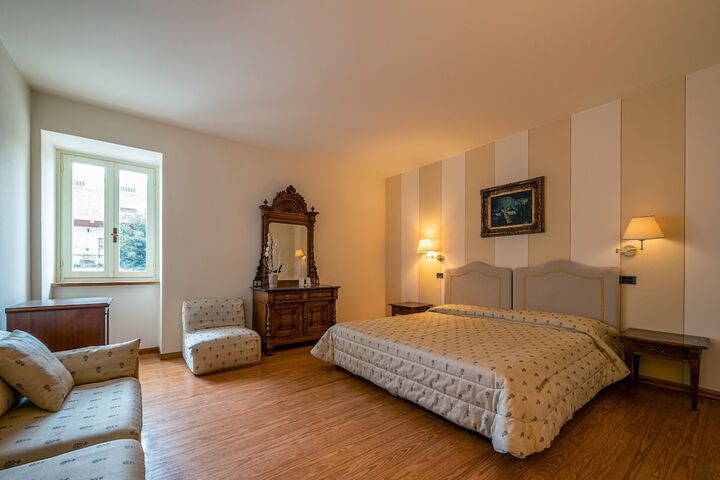 Room 8 of 54