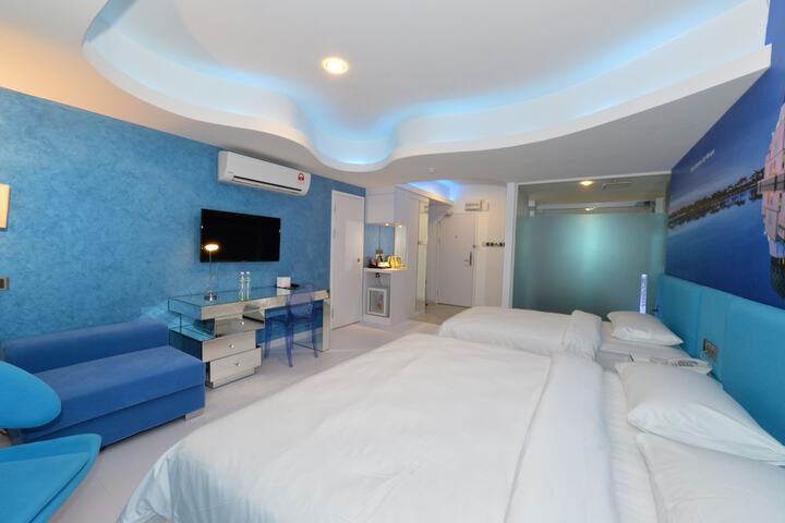 Room 17 of 34