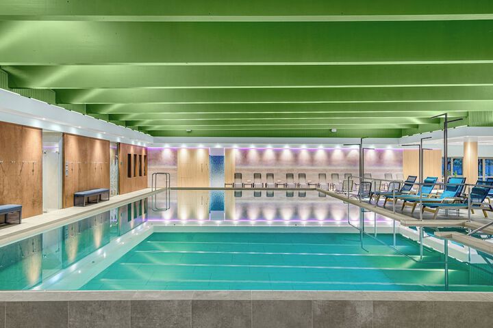 Hotel Pool