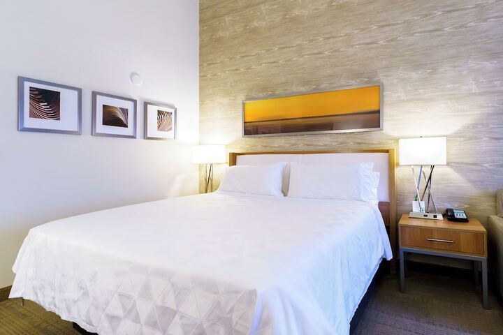 Standard Room, King or Two Doubles (3 of 12)
