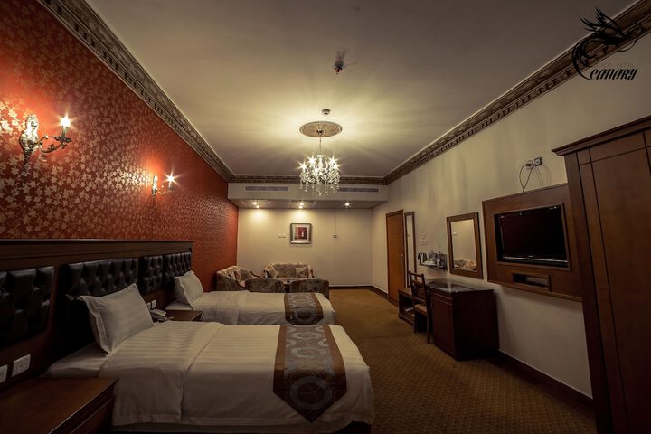 Room 7 of 32
