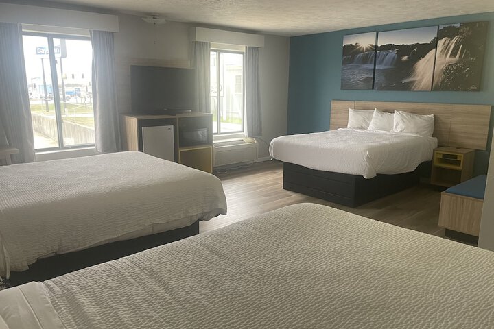 1 Queen Bed (15 of 21)