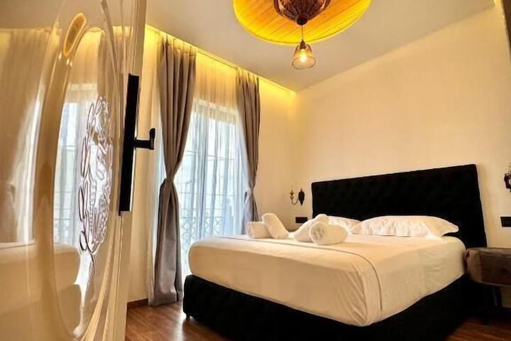 Room 2 of 37
