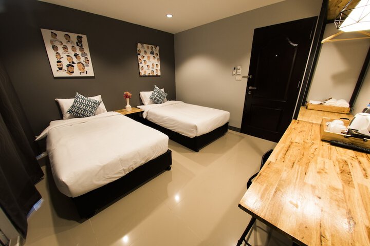 Room 5 of 37