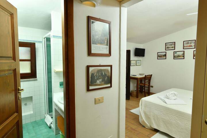 Room 3 of 61