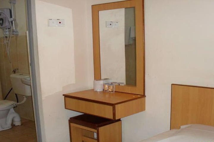Room 14 of 16