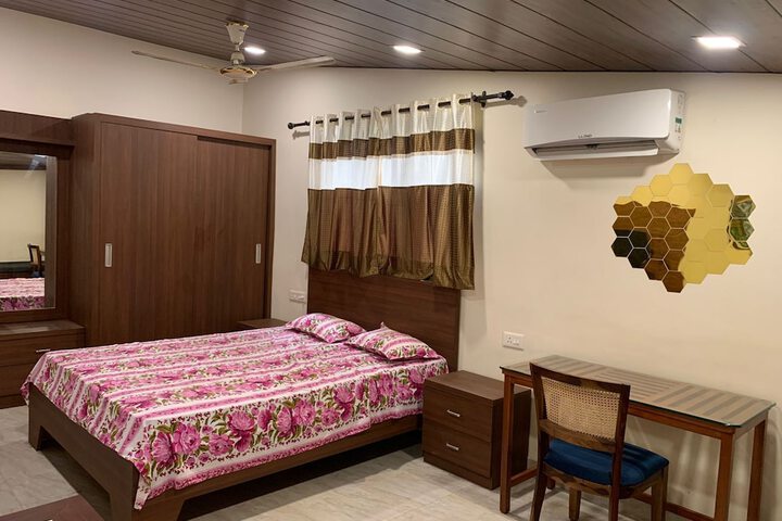 Room 2 of 19
