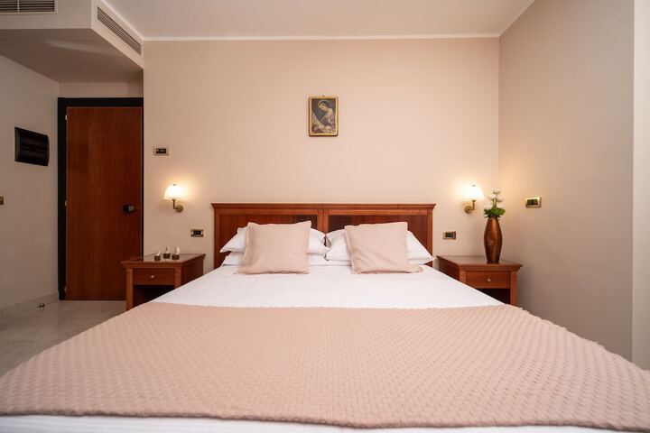 Room 19 of 111