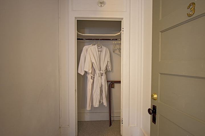 Room 23 of 52