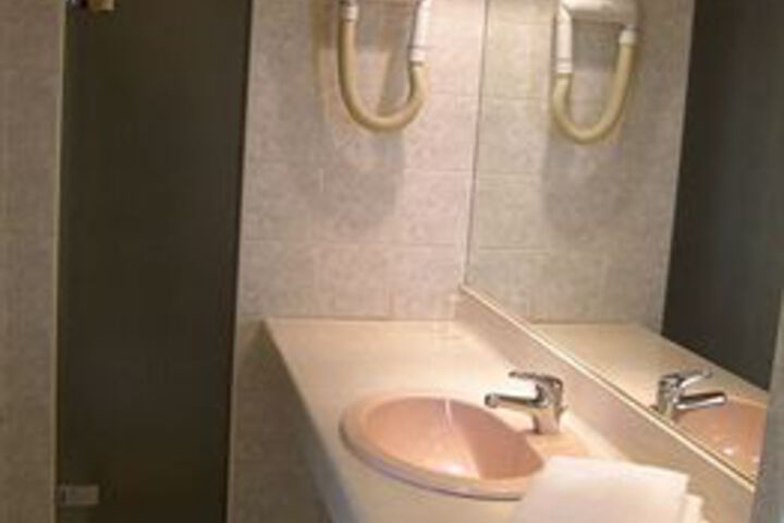 Room 5 of 16