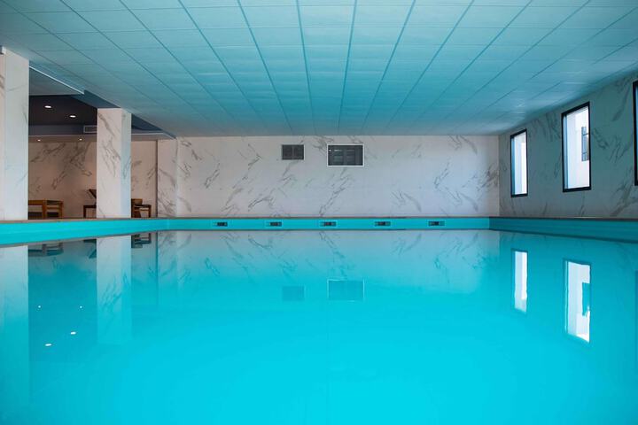 Pool Hotel