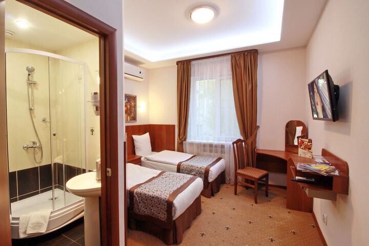 Room 10 of 38