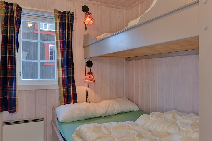 Room 7 of 63