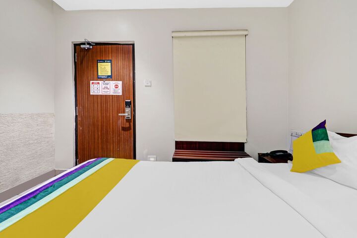 Room 30 of 32