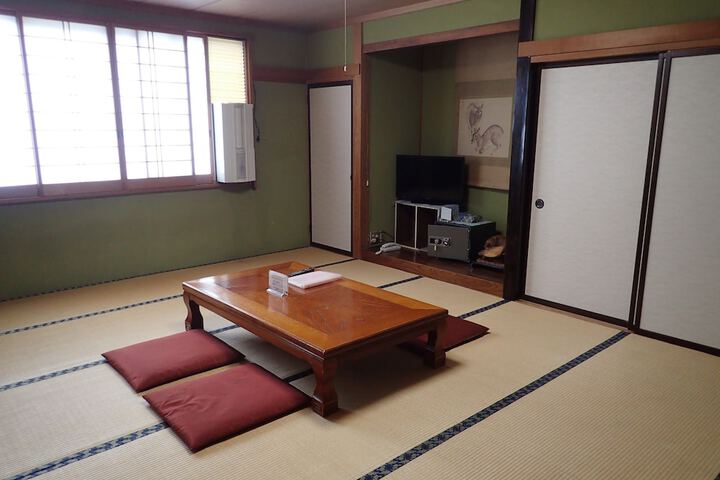 Room 5 of 33