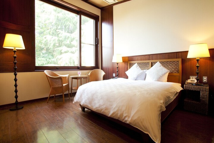 Room 5 of 50