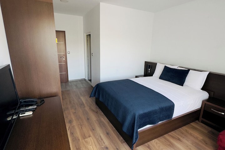 Room 17 of 40