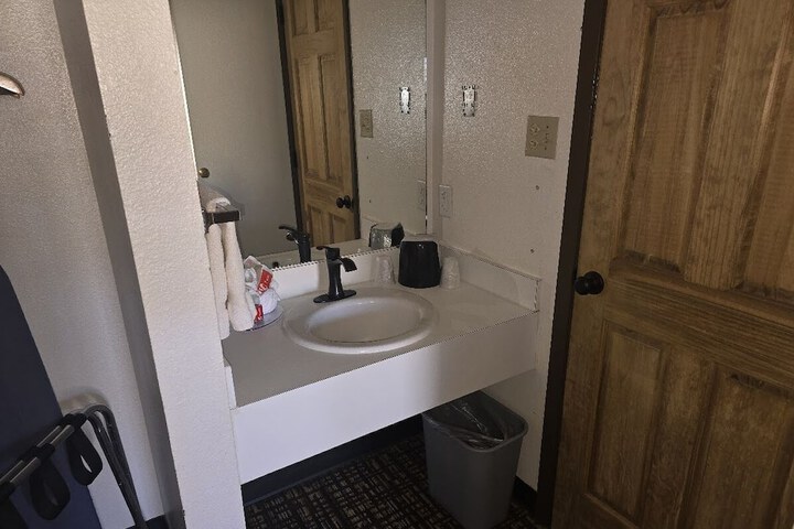 Room 33 of 79