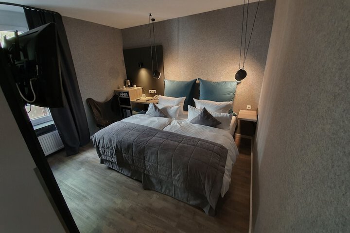 Room 11 of 41