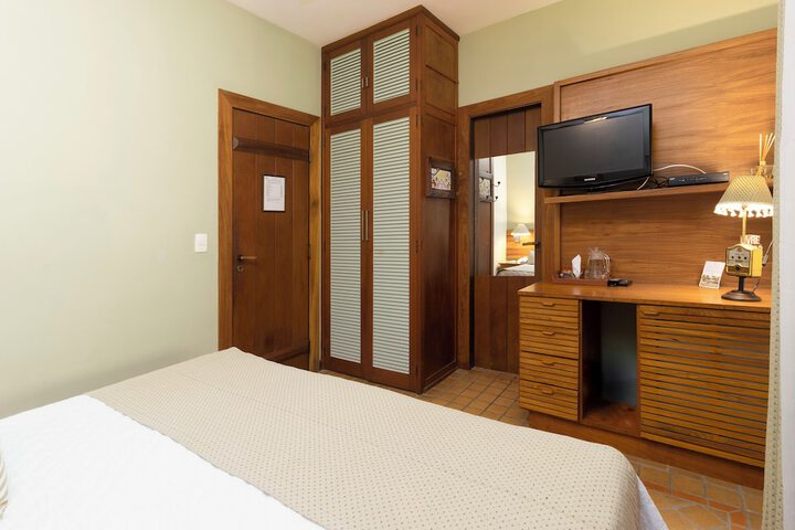 Room 4 of 68