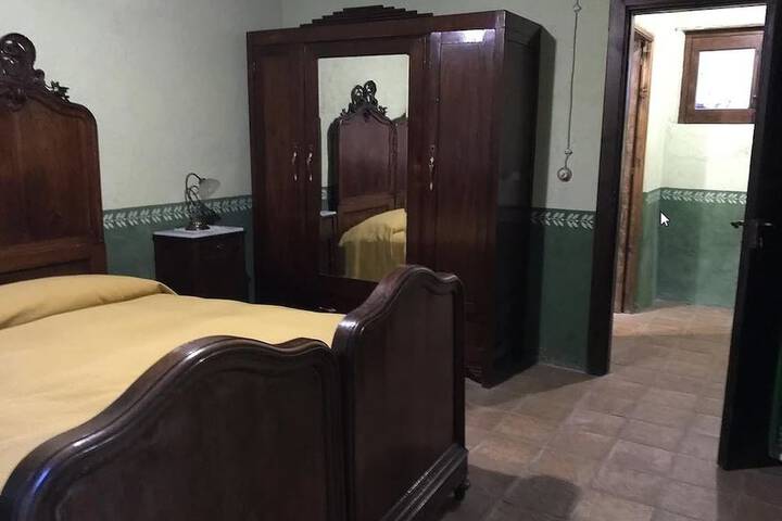 Room 2 of 28