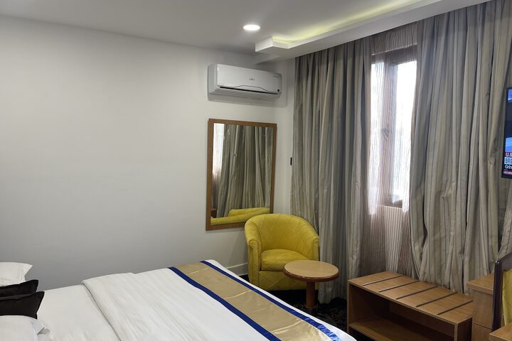 Room 38 of 114