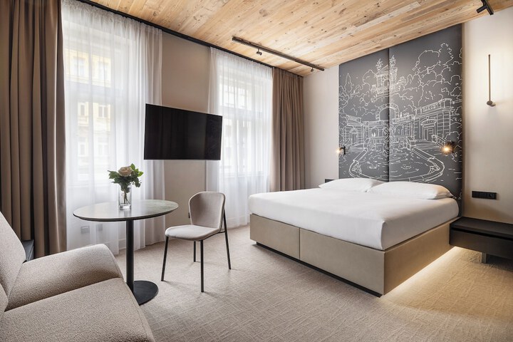 Room 14 of 25